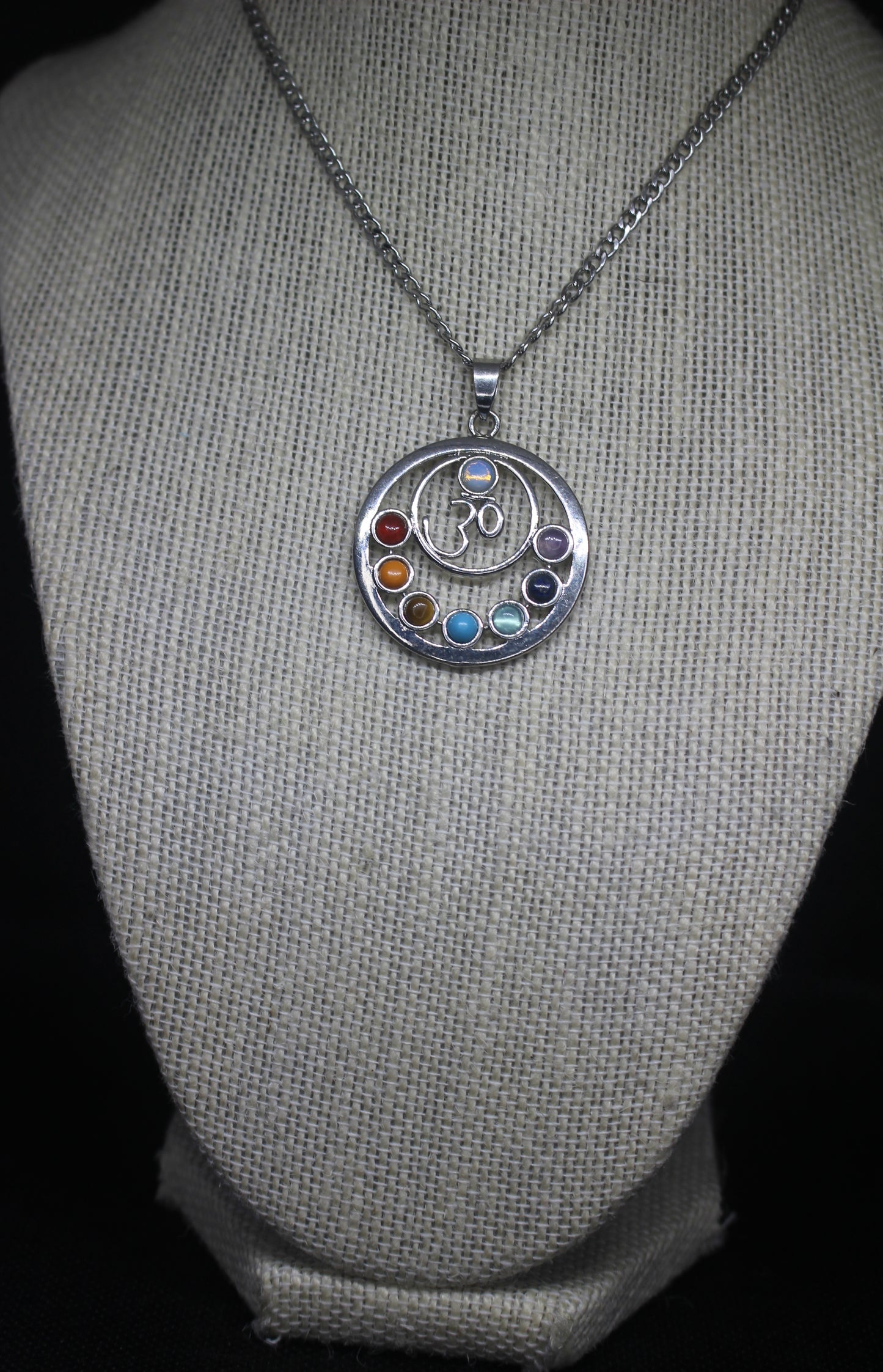 Amuleto Om de los 7 chakras