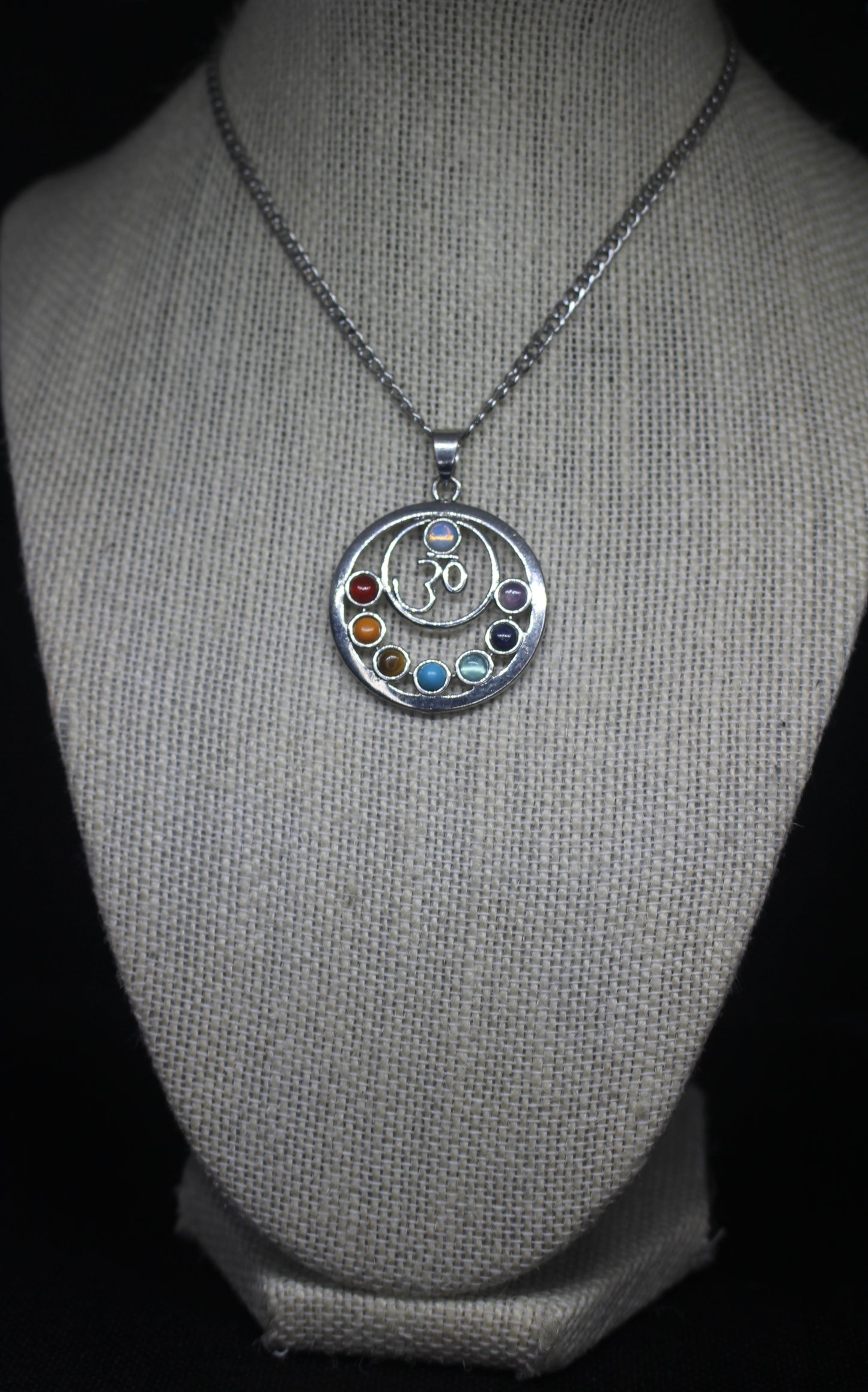 Amuleto Om de los 7 chakras