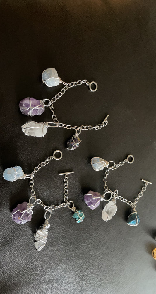 Pulsera con dijes de cristal de plata