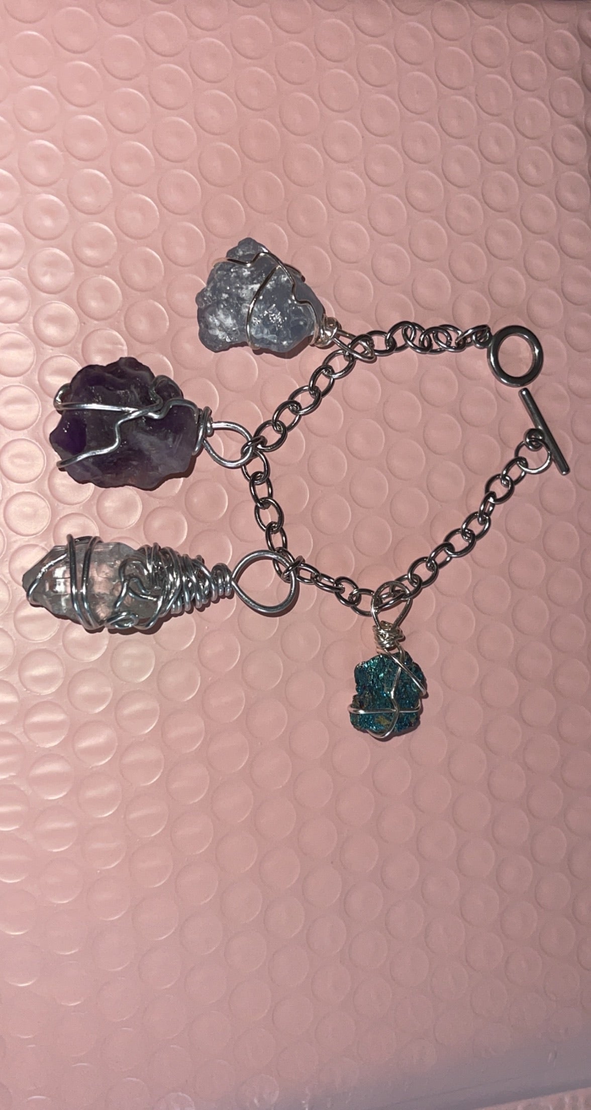 Pulsera con dijes de cristal de plata